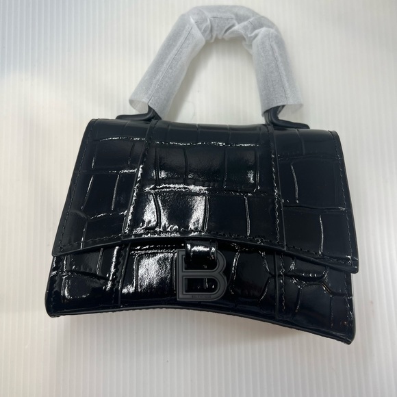 B. Purse - Picture 2 of 5